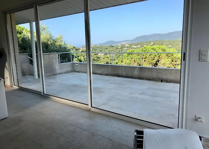 In With Sea Views Willa *